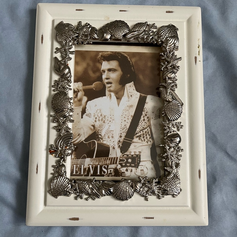 Framed Elvis photo